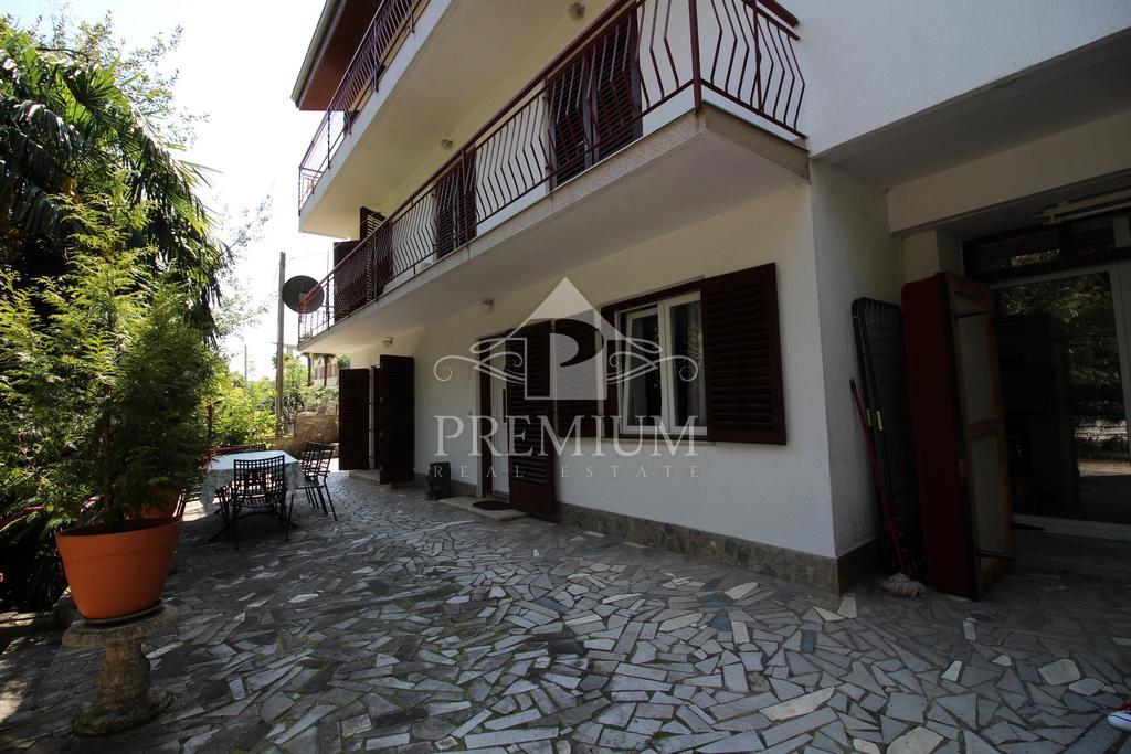 ETAŽA Z VRTOM, GARAŽO, BLIŽINA MORJA