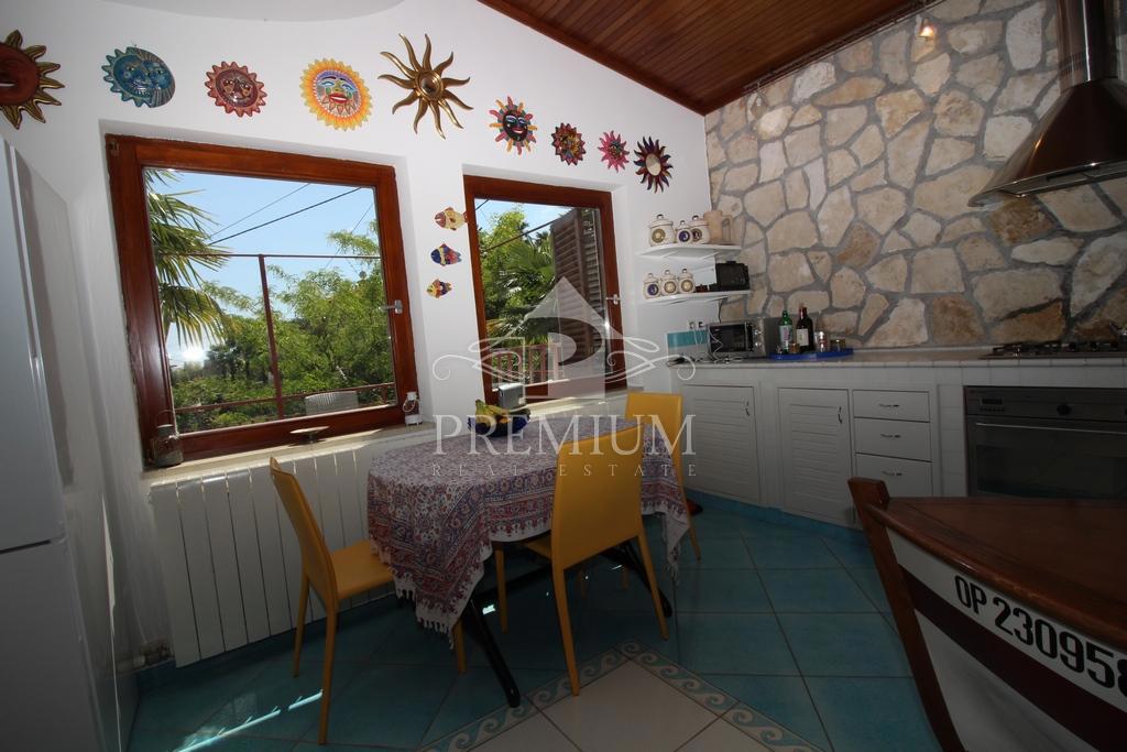 ETAŽA Z VRTOM, GARAŽO, BLIŽINA MORJA