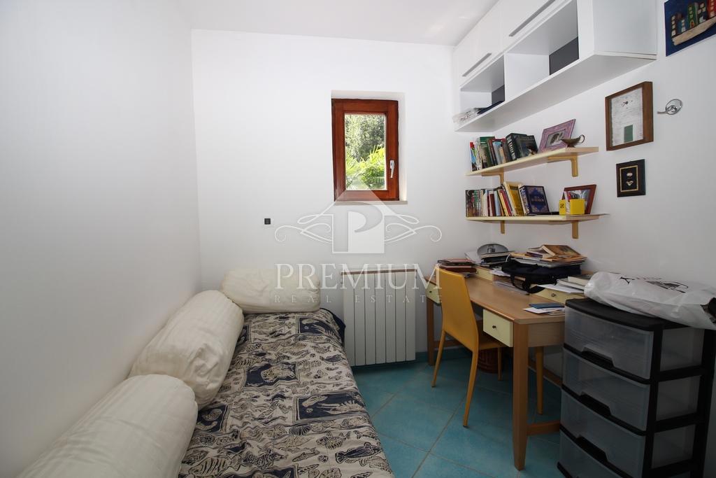 ETAŽA Z VRTOM, GARAŽO, BLIŽINA MORJA
