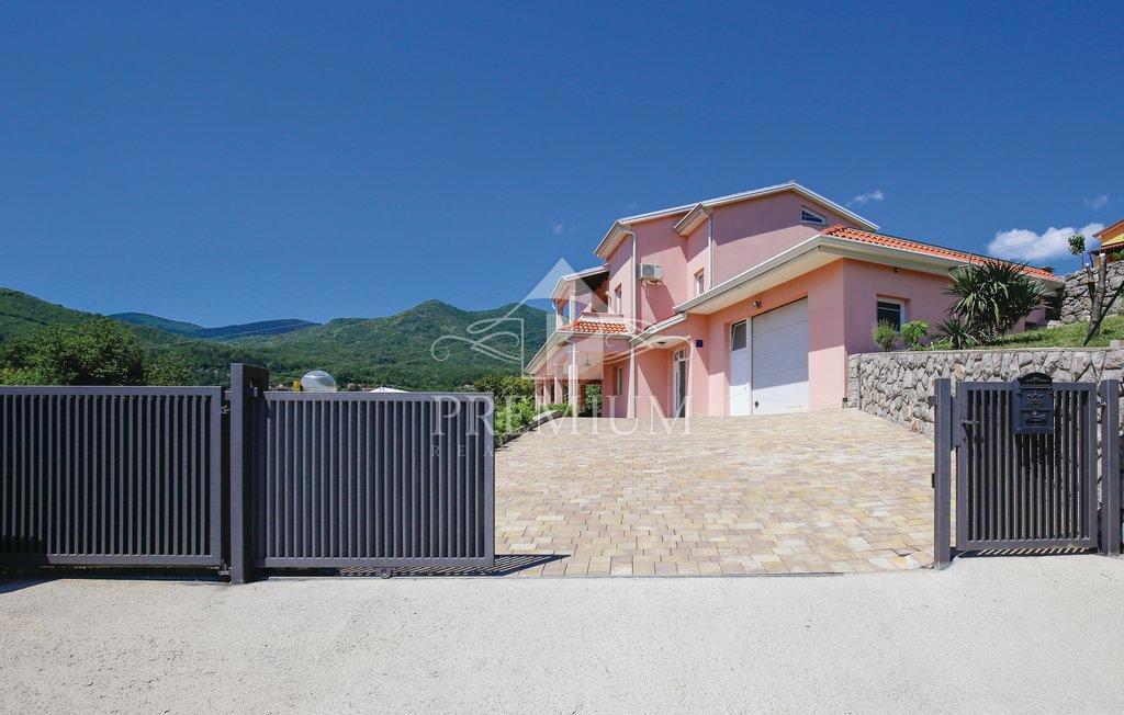  HIŠA Z BAZENOM, POGLED NA MORJE