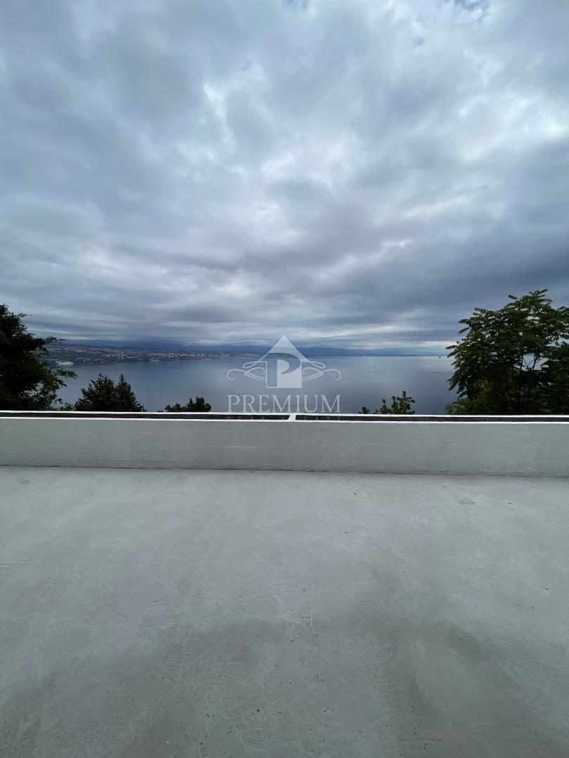 DVOKASNO STANOVANJE V ROH-BAU IZVEDBI 187,30 m2, NA ENKRATNI LOKACIJI,