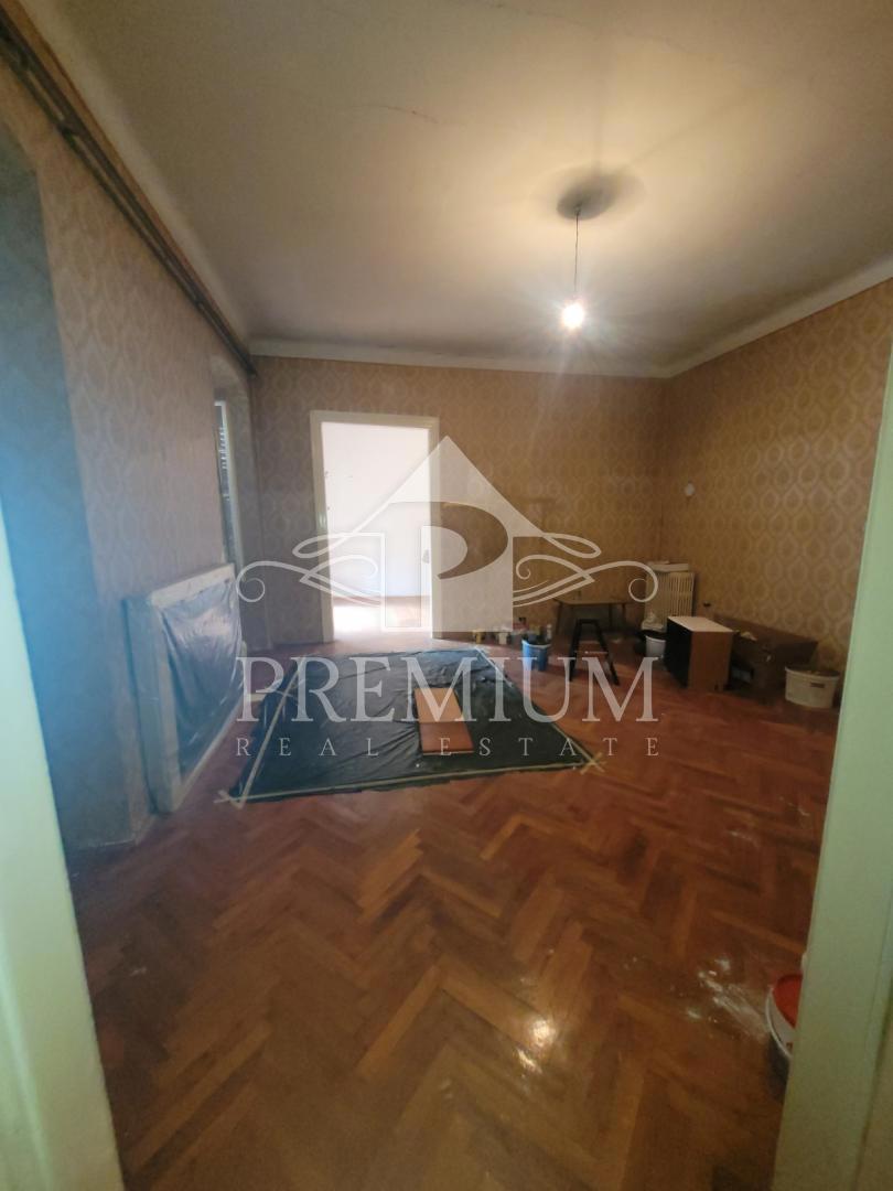 STANOVANJE ZA ADAPTACIJO, center, 160 m2