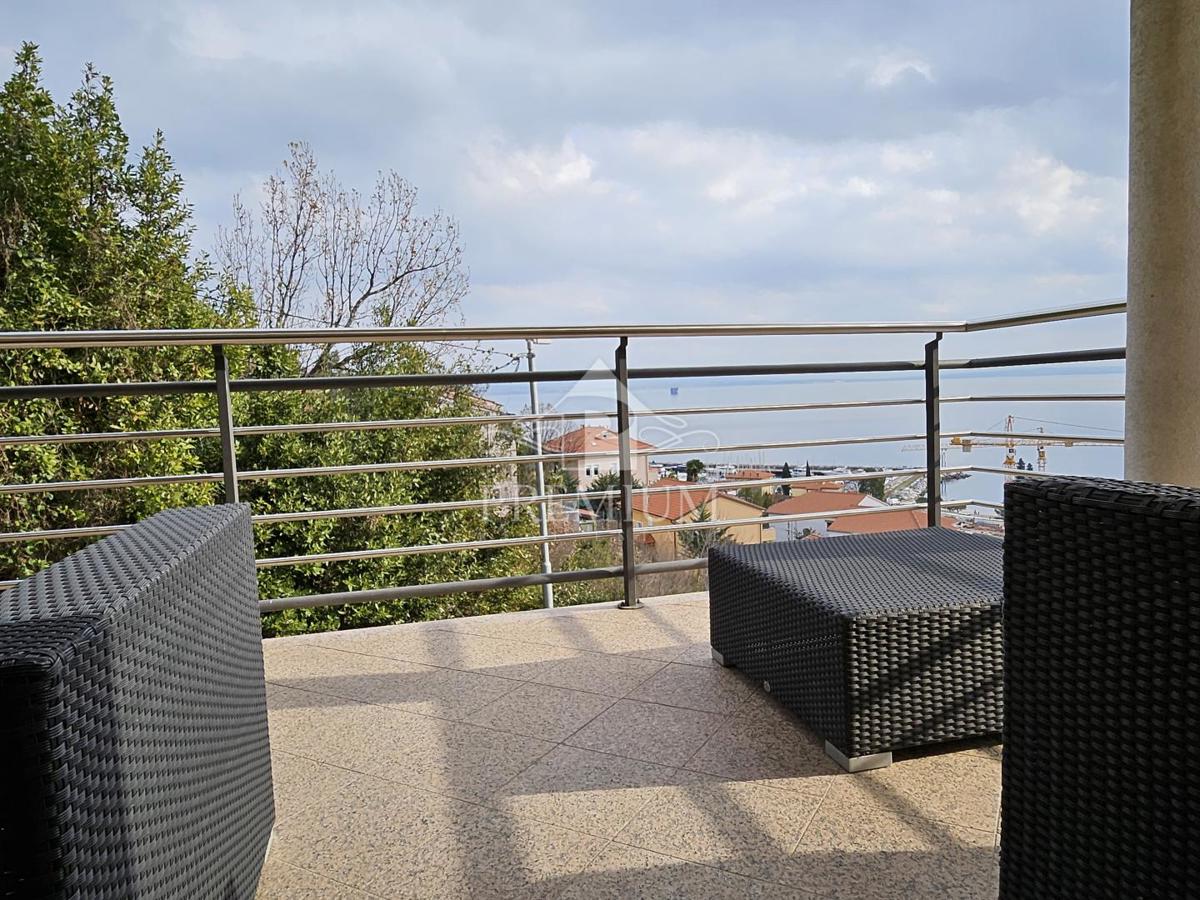 STANOVANJE NA MIRNI LOKACIJI, RAZGLED, GARAŽA