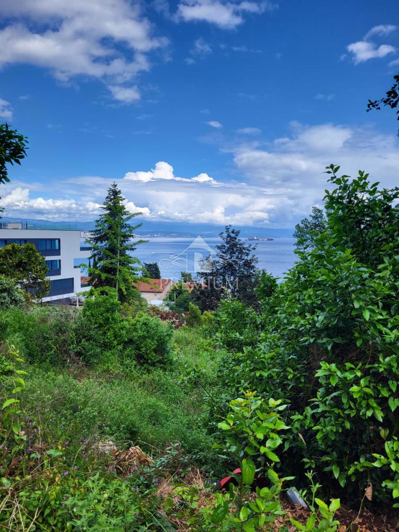 ZEMLJIŠČE Z GRADBENIM DOVOLJENJEM ZA DVE VILI
