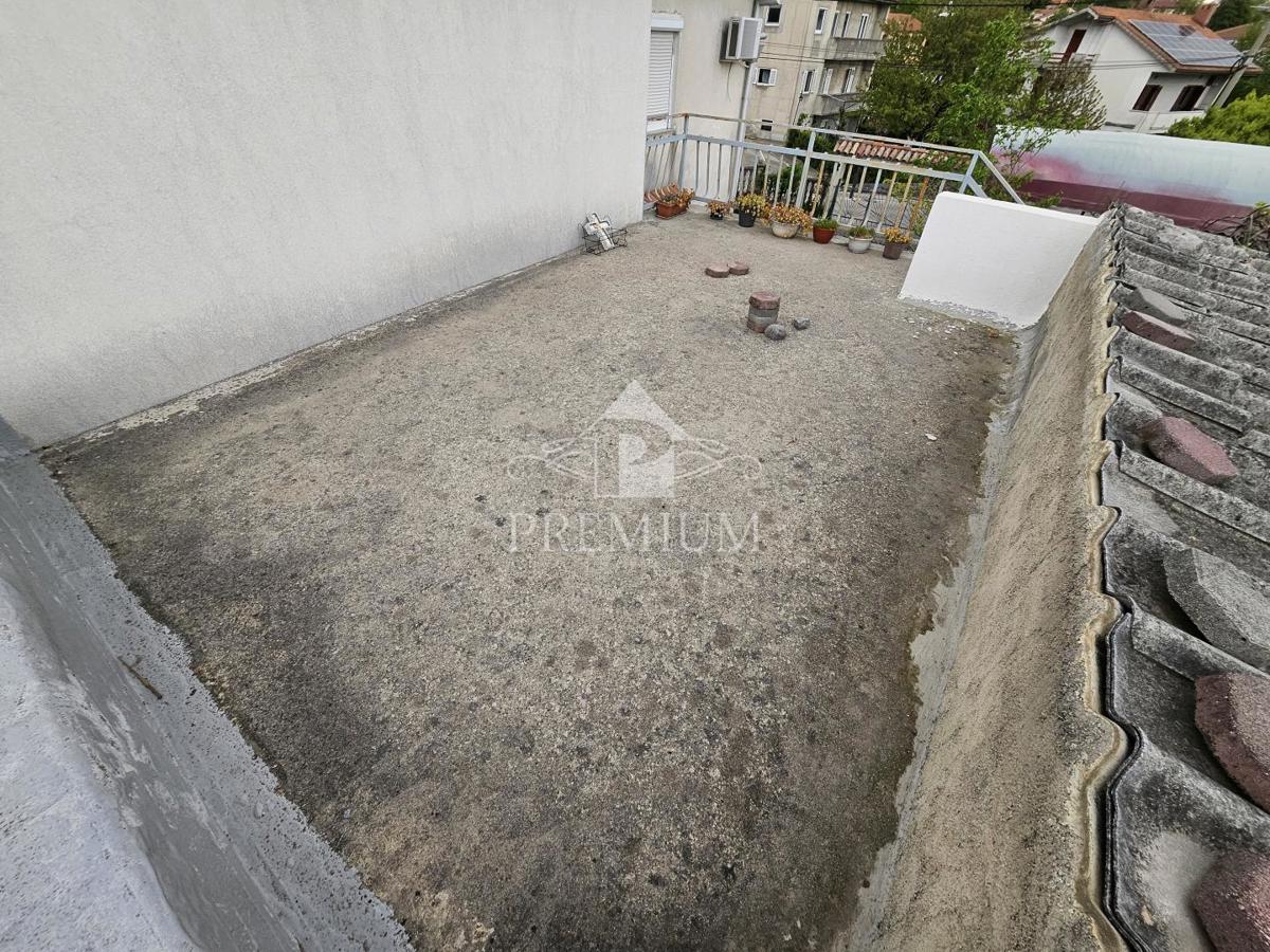STANOVANJE Z GARAŽO IN VRTOM, MIRNA LOKACIJA