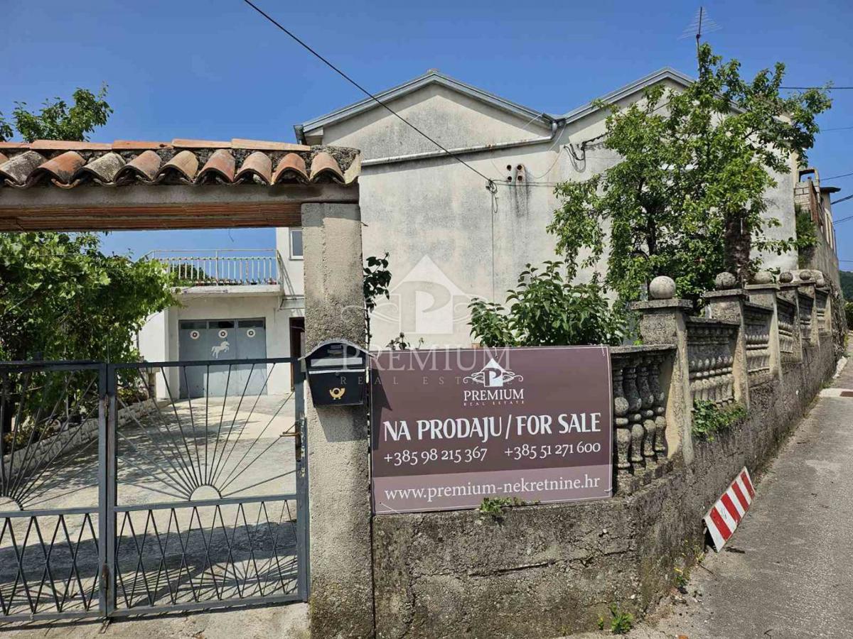 STANOVANJE Z GARAŽO IN VRTOM, MIRNA LOKACIJA