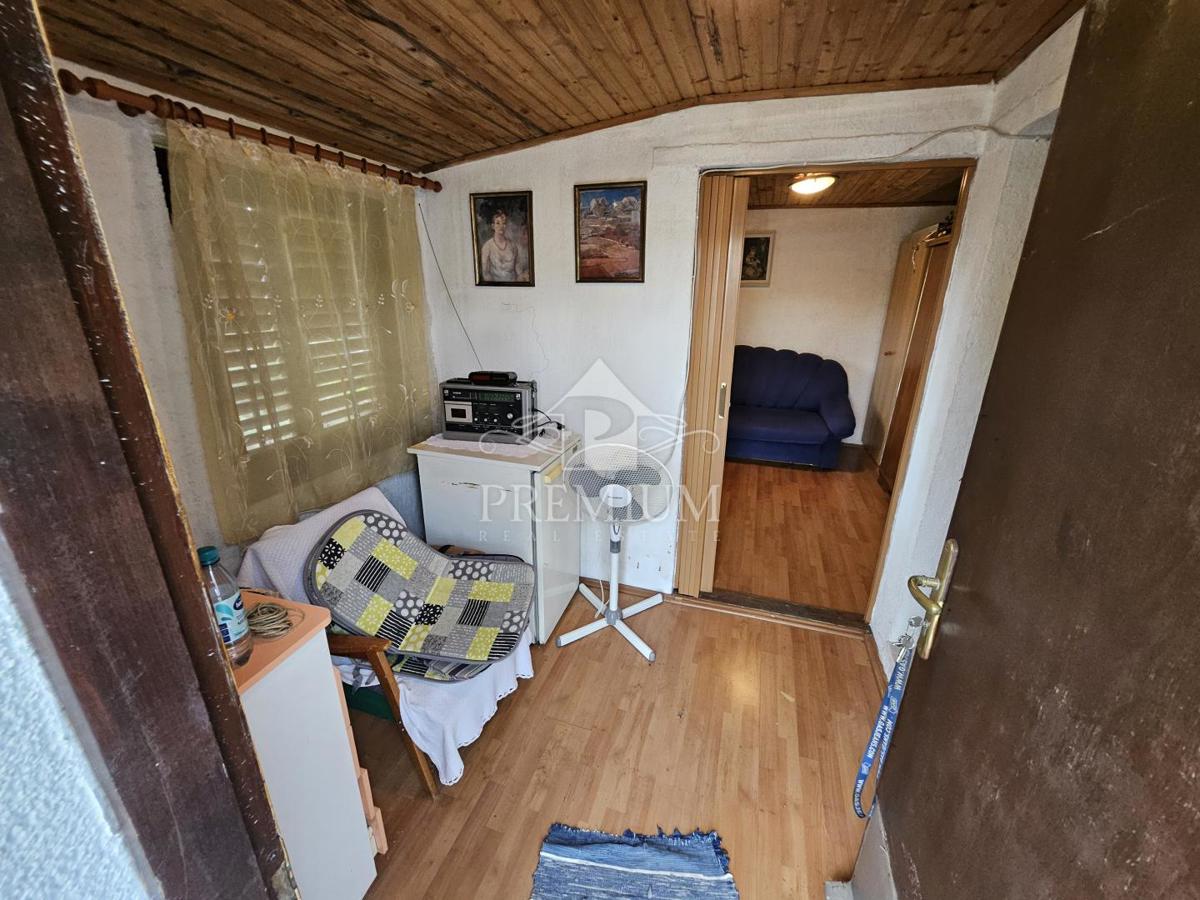STANOVANJE Z GARAŽO IN VRTOM, MIRNA LOKACIJA