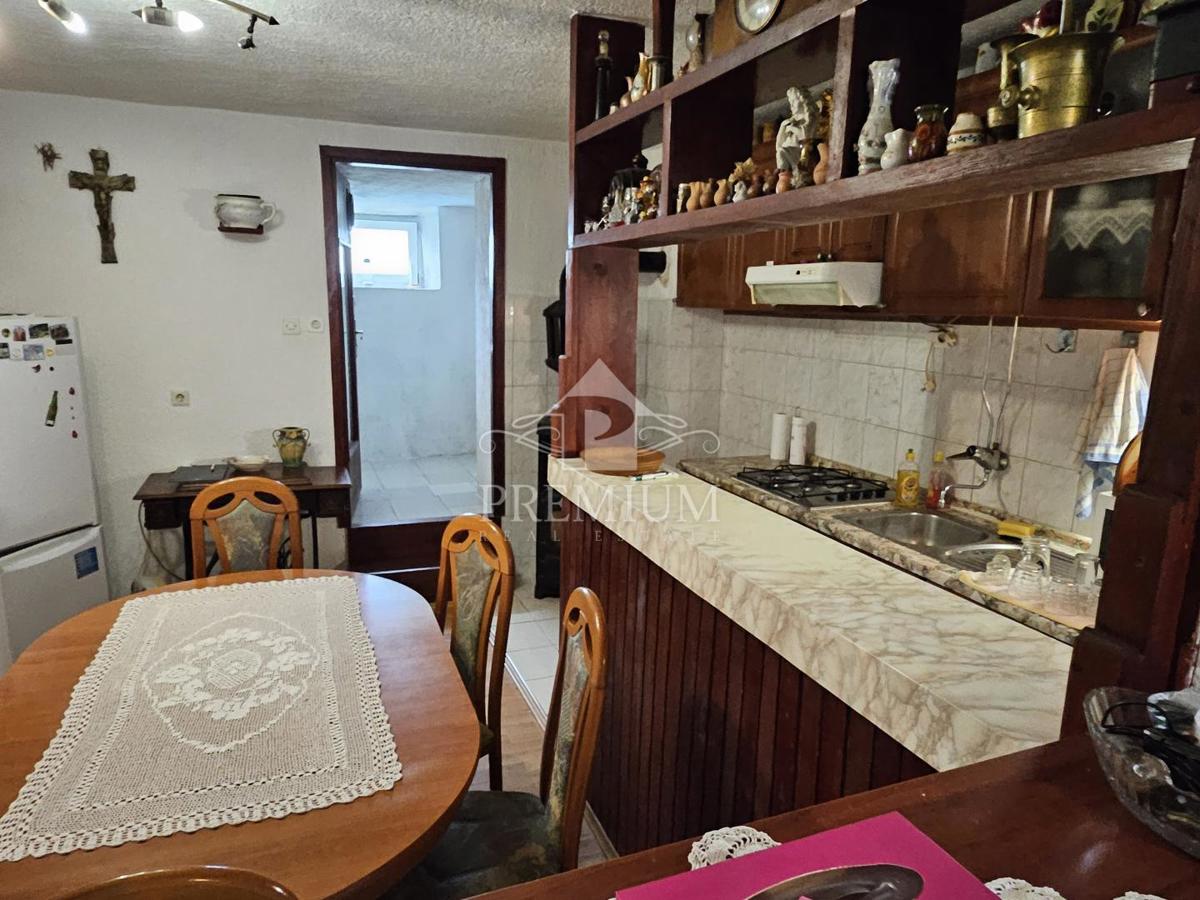 STANOVANJE Z GARAŽO IN VRTOM, MIRNA LOKACIJA