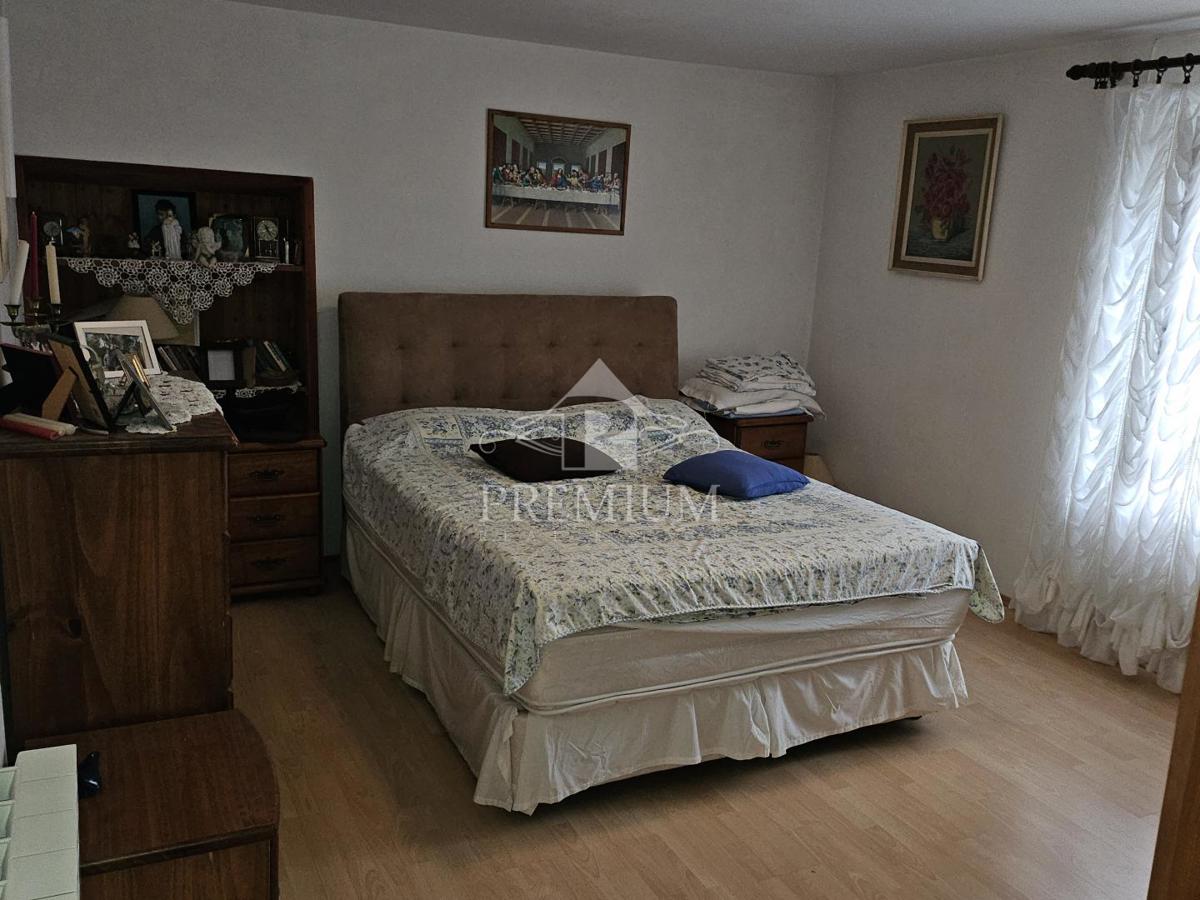 STANOVANJE Z GARAŽO IN VRTOM, MIRNA LOKACIJA