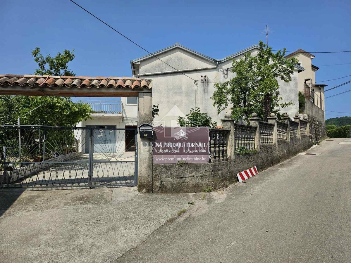 STANOVANJE Z GARAŽO IN VRTOM, MIRNA LOKACIJA