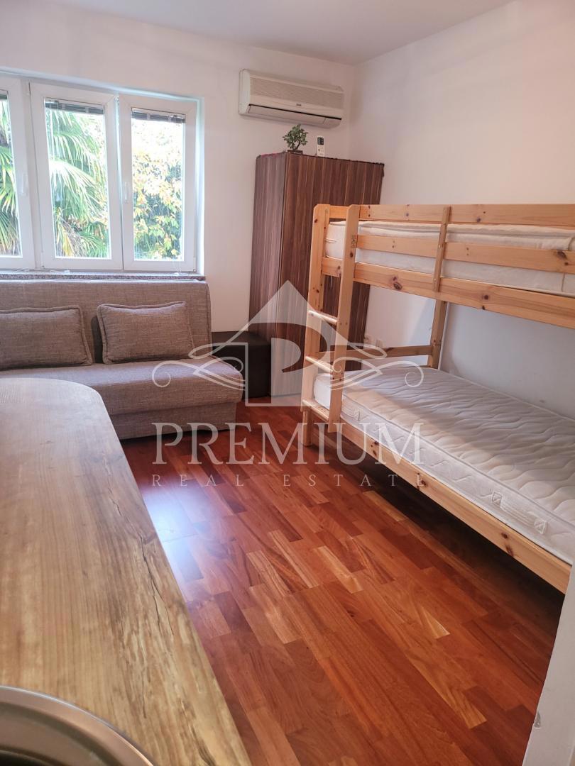 GARSONJERA, 16 m2, blizu centra