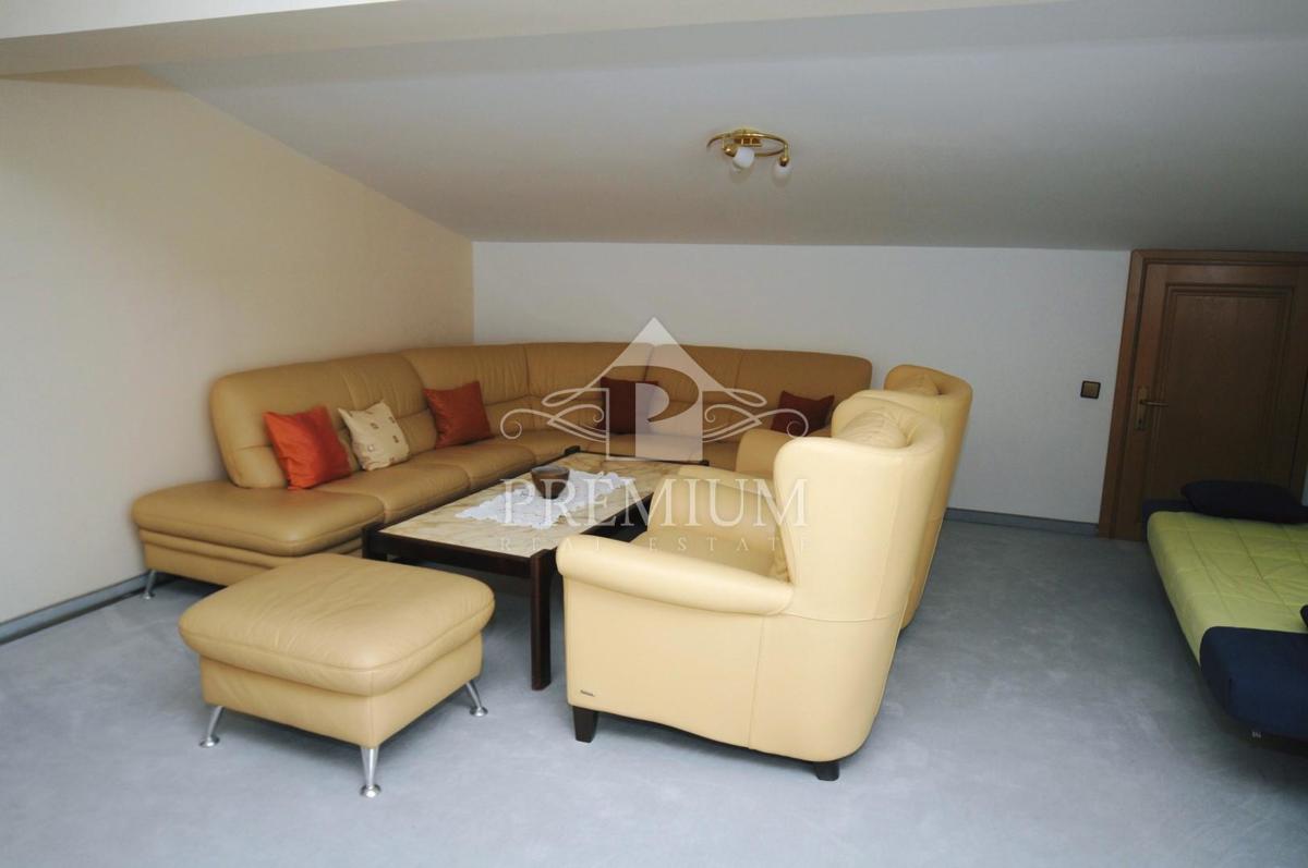 VILA BLIZU MORJA, 360 m2, BAZEN, PARKIRIŠČE, ODLIČNA POZICIJA!!!