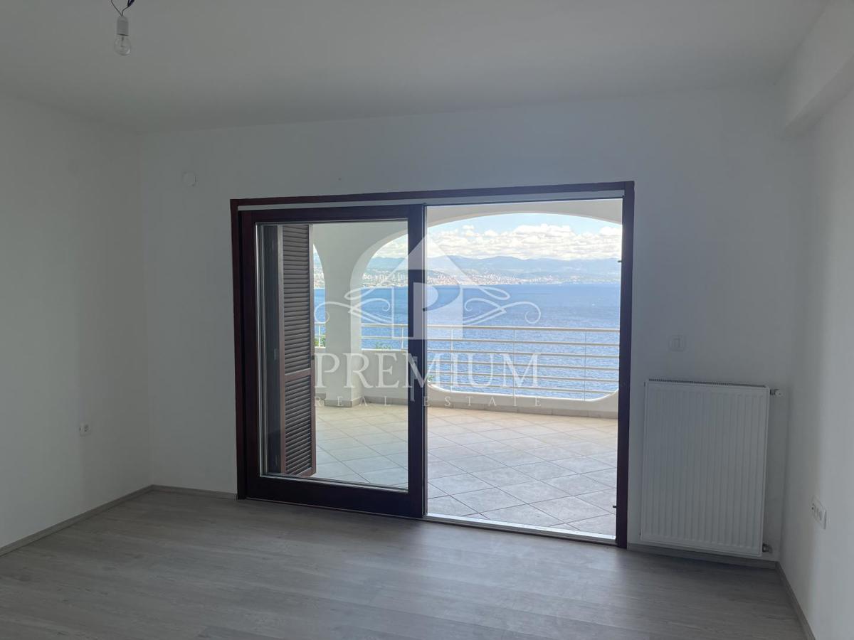 ATRAKTIVNO STANOVANJE 170,45 m2, NA ENKRATNI LOKACIJI,