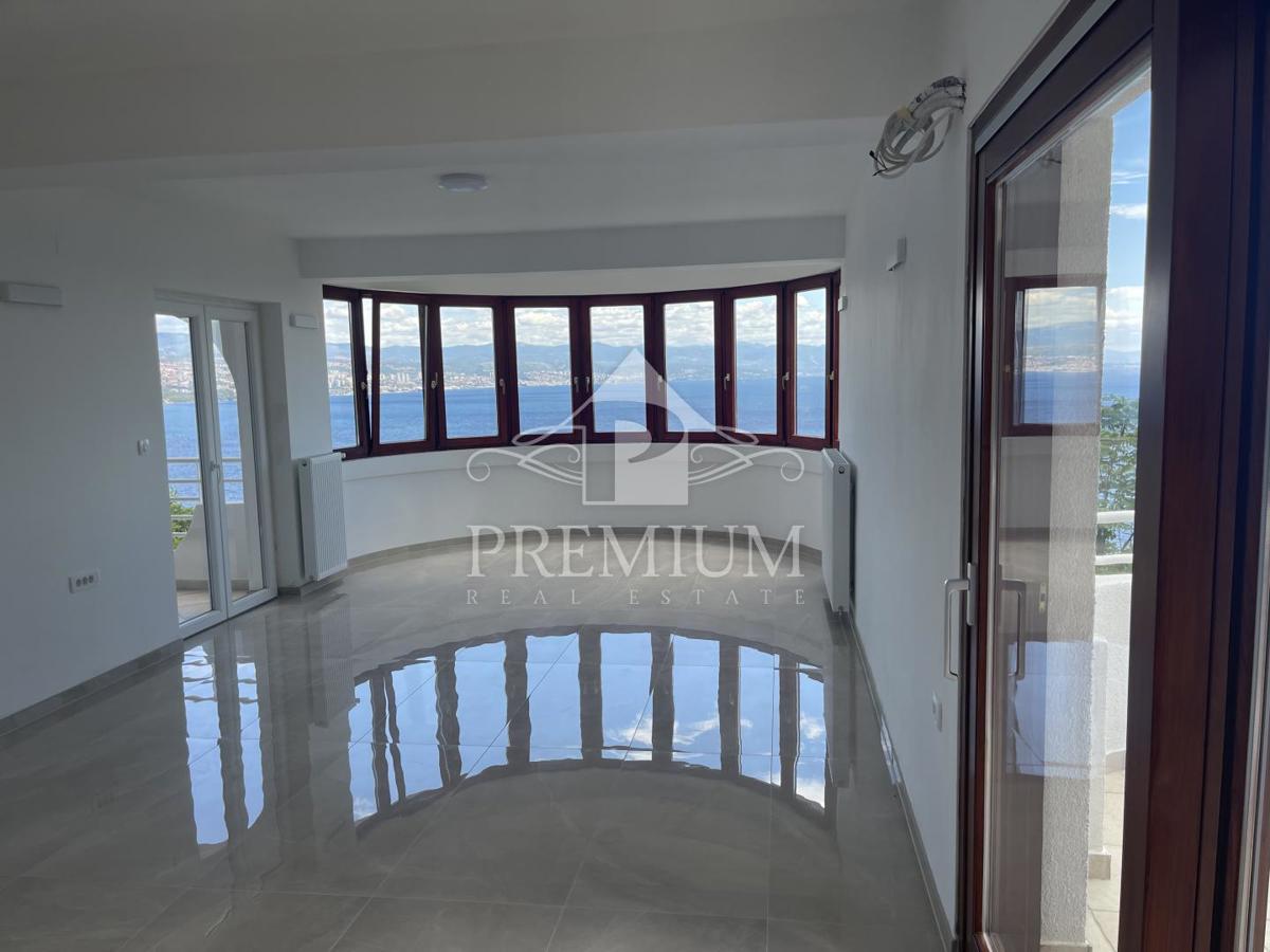 ATRAKTIVNO STANOVANJE 170,45 m2, NA ENKRATNI LOKACIJI,