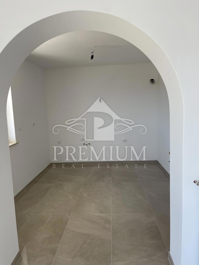 ATRAKTIVNO STANOVANJE 170,45 m2, NA ENKRATNI LOKACIJI,