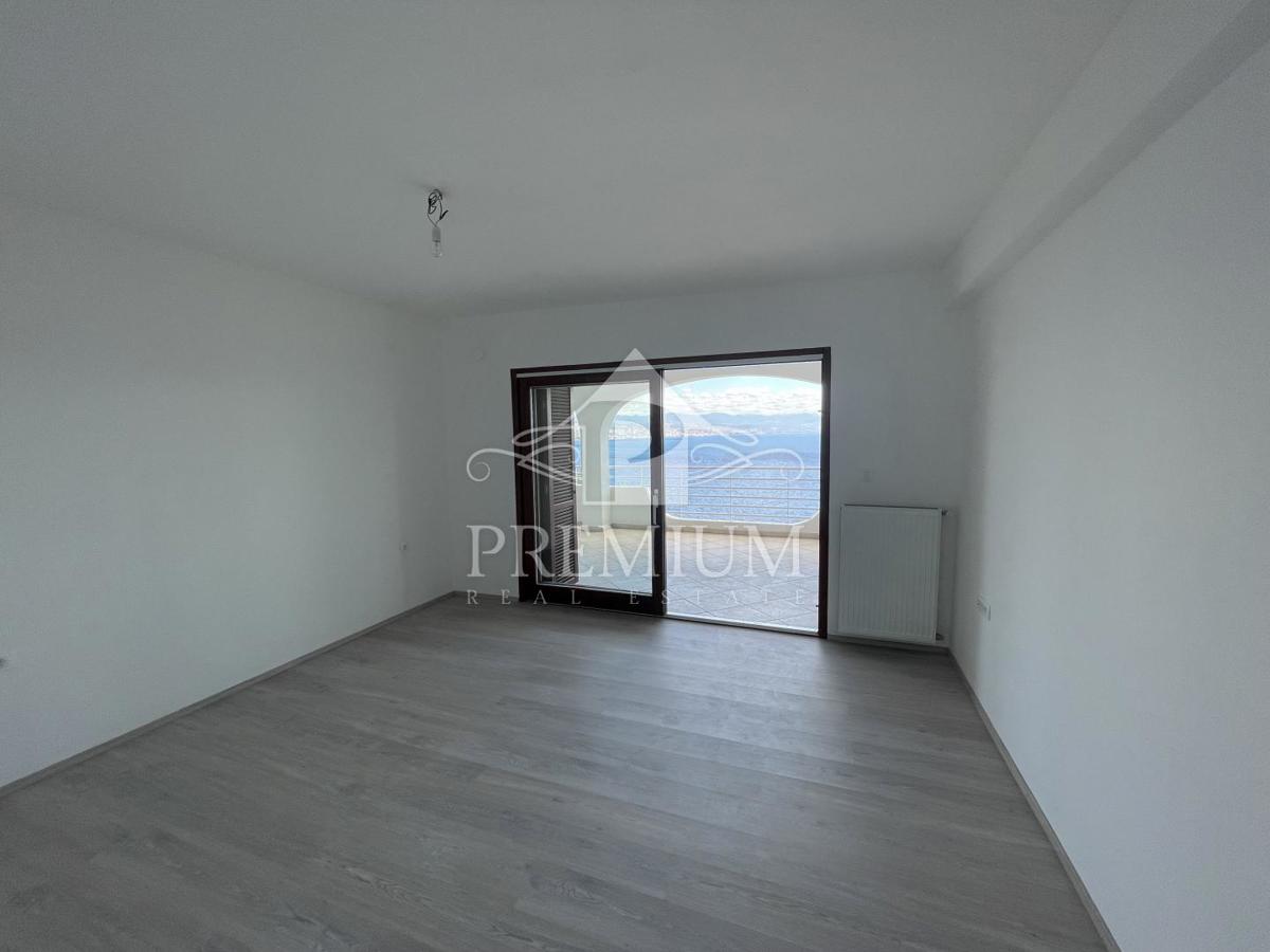 ATRAKTIVNO STANOVANJE 170,45 m2, NA ENKRATNI LOKACIJI,