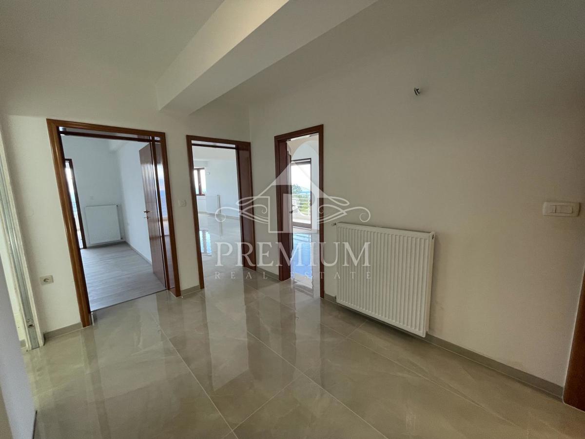 ATRAKTIVNO STANOVANJE 170,45 m2, NA ENKRATNI LOKACIJI,