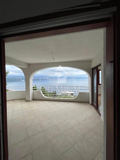 ATRAKTIVNO STANOVANJE 170,45 m2, NA ENKRATNI LOKACIJI,