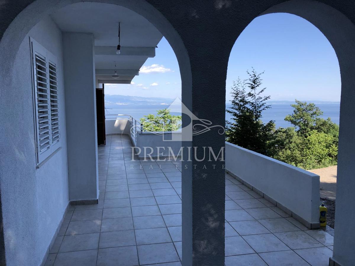 ATRAKTIVNO STANOVANJE 170,45 m2, NA ENKRATNI LOKACIJI,