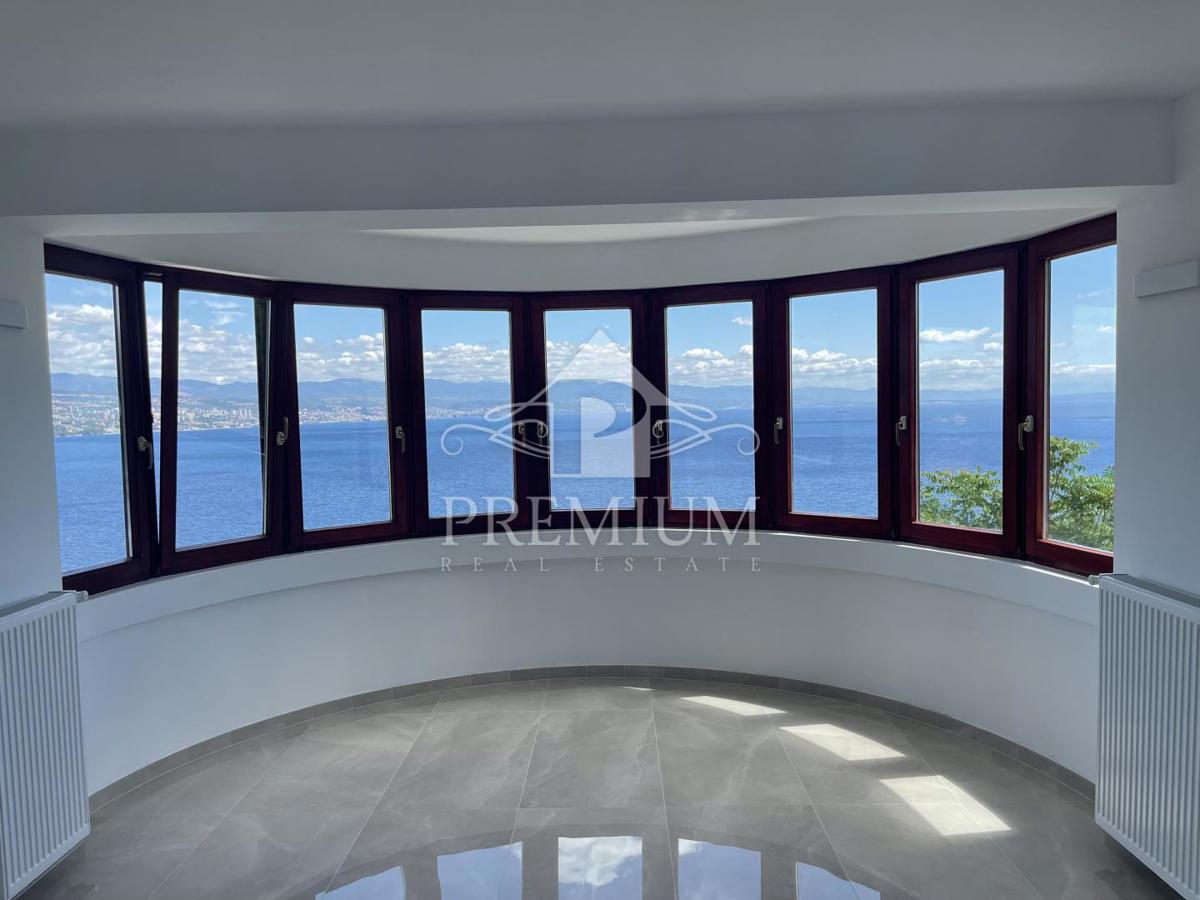 ATRAKTIVNO STANOVANJE 170,45 m2, NA ENKRATNI LOKACIJI,