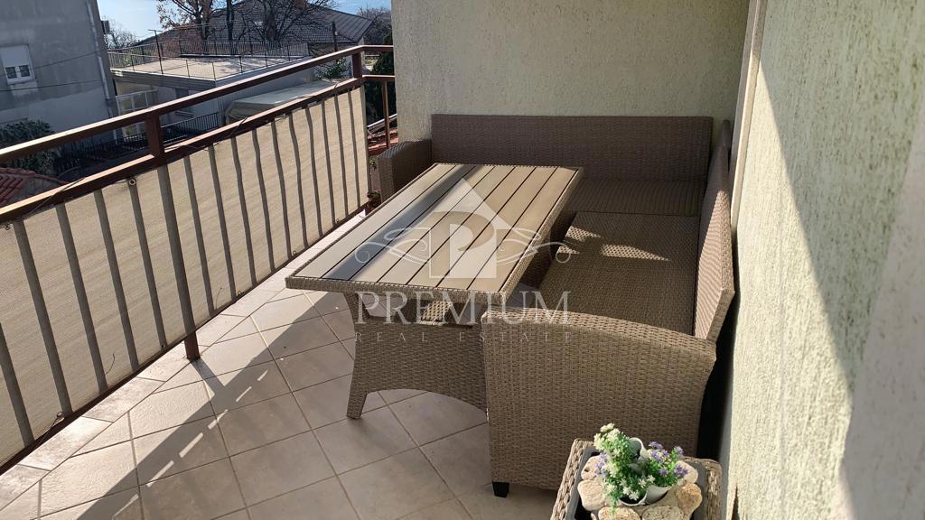 EKSKLUZIVNO DVONETAŽNO STANOVANJE, 4 SP+BA, PARKIRIŠČE, RAZGLED