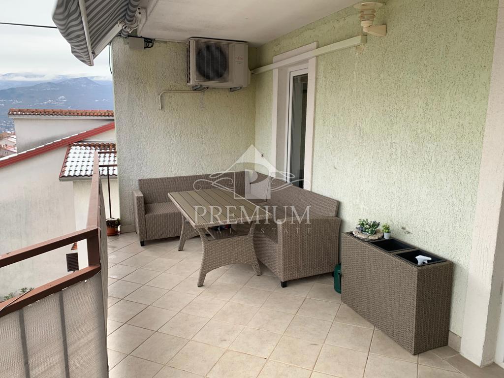 EKSKLUZIVNO DVONETAŽNO STANOVANJE, 4 SP+BA, PARKIRIŠČE, RAZGLED
