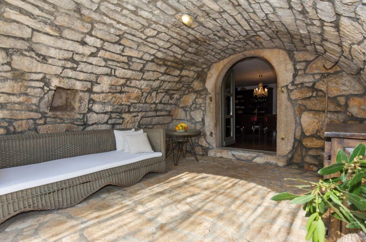 Stara kamnita hi&#353;a, prodaja, Mesto Krk, Hrvatska, 300 m2, 0 EUR