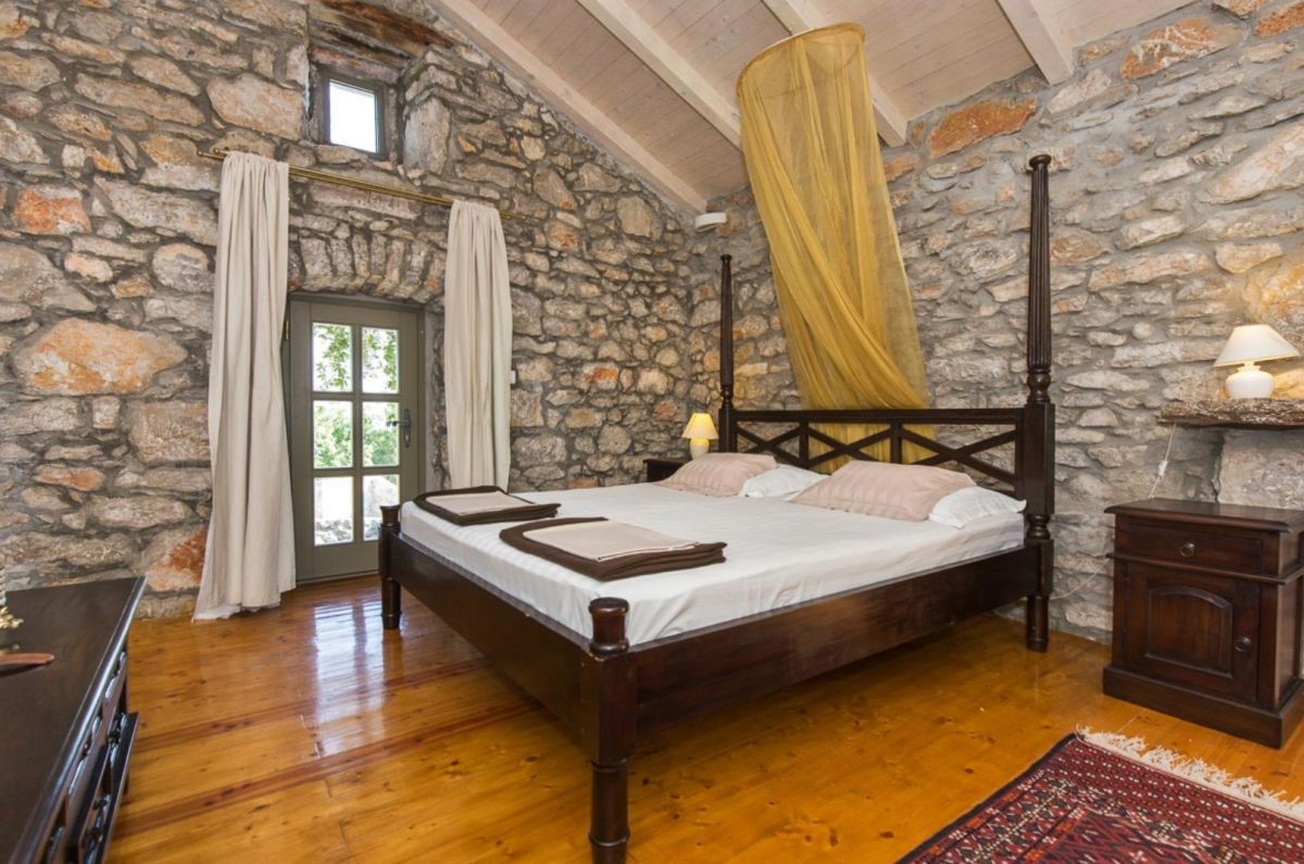 Stara kamnita hi&#353;a, prodaja, Mesto Krk, Hrvatska, 300 m2, 0 EUR
