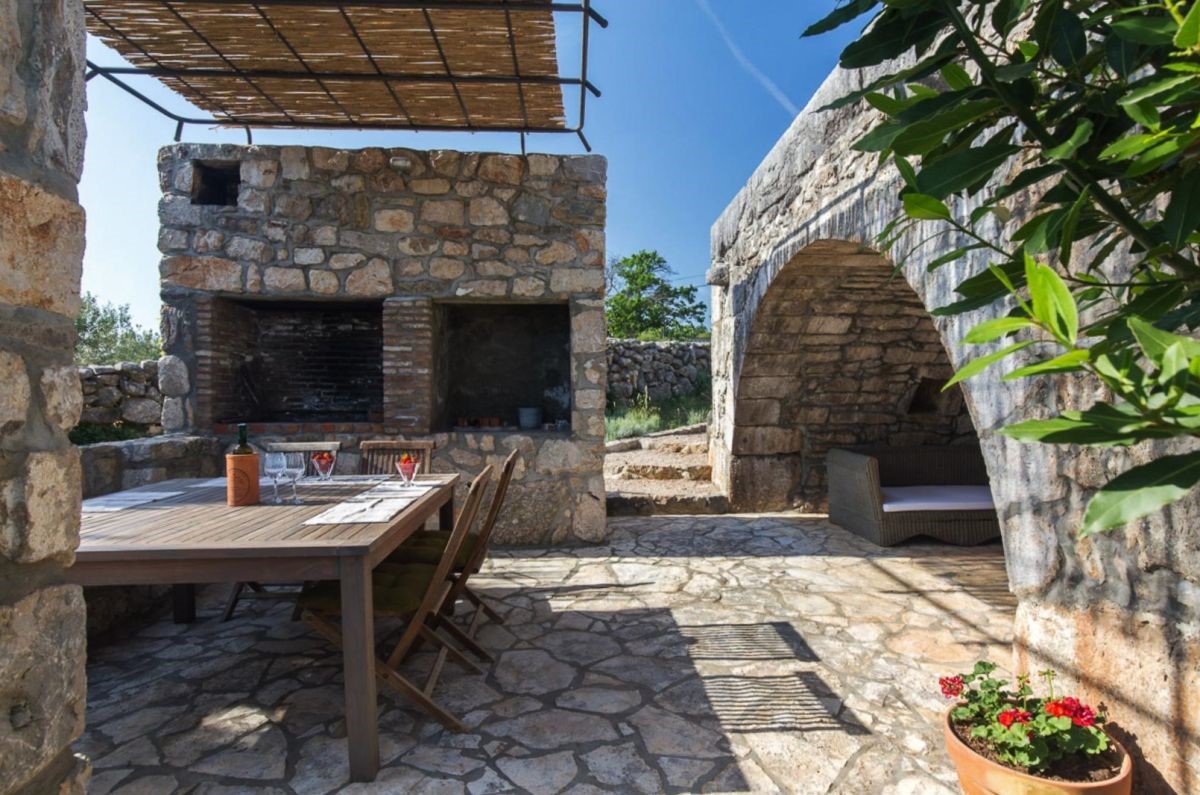 Stara kamnita hi&#353;a, prodaja, Mesto Krk, Hrvatska, 300 m2, 0 EUR