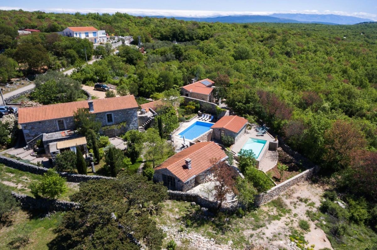 Stara kamnita hi&#353;a, prodaja, Mesto Krk, Hrvatska, 300 m2, 0 EUR
