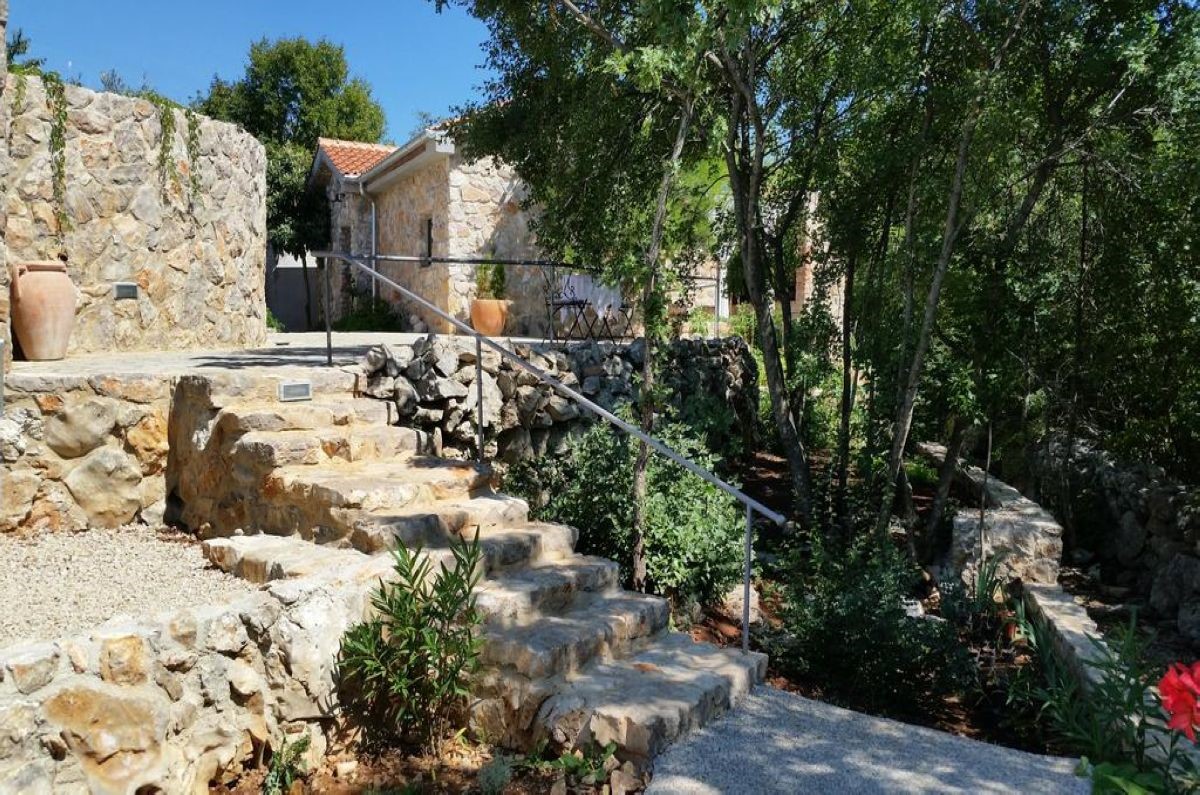 Stara kamnita hi&#353;a, prodaja, Mesto Krk, Hrvatska, 300 m2, 0 EUR