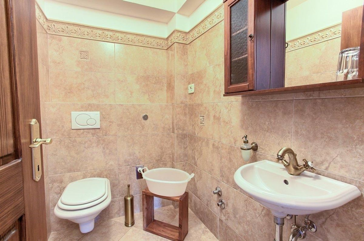 Stara kamnita hi&#353;a, prodaja, Dobrinj, Hrvatska, 4460 m2, 1.500.000,00 EUR