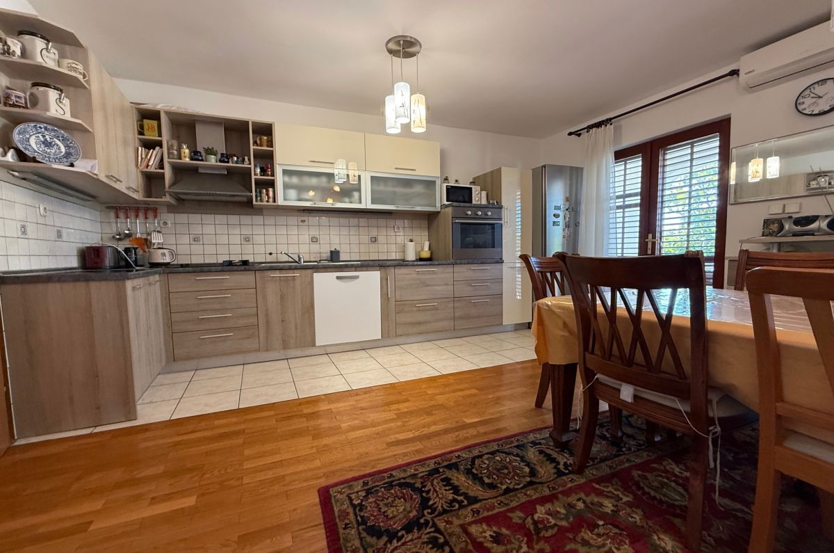 Hi&#353;a, prodaja, Mesto Krk, Hrvatska, 250 m2, 550.000,00 EUR