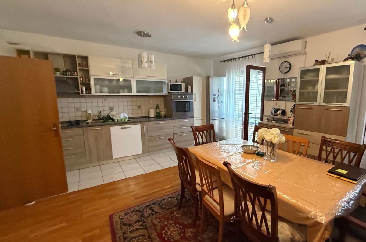 Hi&#353;a, prodaja, Mesto Krk, Hrvatska, 250 m2, 550.000,00 EUR
