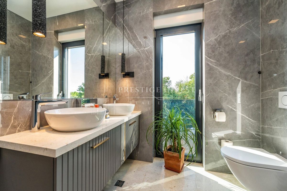 Hiša Privlaka, 370m2