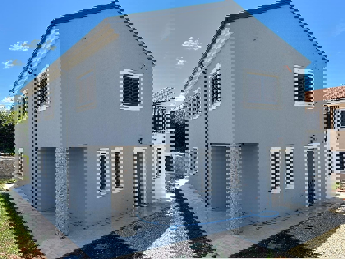 POREČ OKOLICA-PRODAMO NOVO VILO Z BAZENOM-POGLED NA MORJE