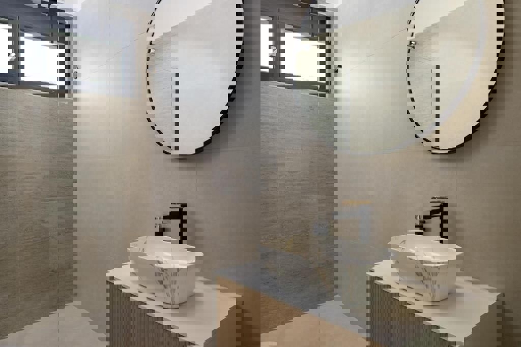 ROVINJ-PRODAMO PRITLIČNO PRITLIČNO HIŠO Z BAZENOM