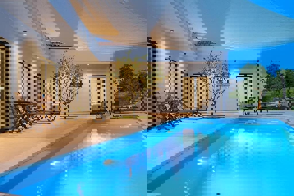 ROVINJ-PRODAMO PRITLIČNO PRITLIČNO HIŠO Z BAZENOM