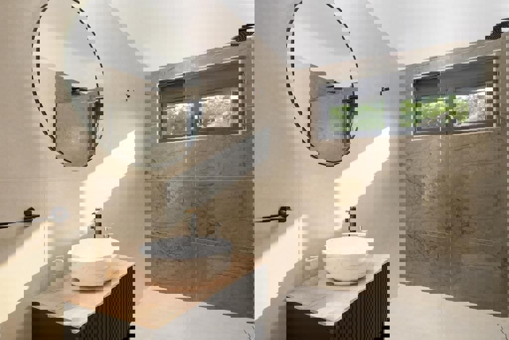 ROVINJ-PRODAMO PRITLIČNO PRITLIČNO HIŠO Z BAZENOM