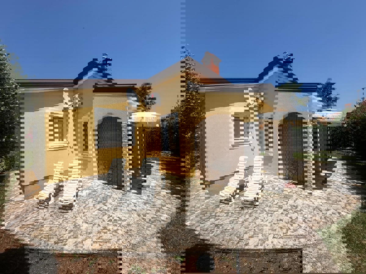 POREČ - DRUŽINSKA HIŠA NAPRODAJ
