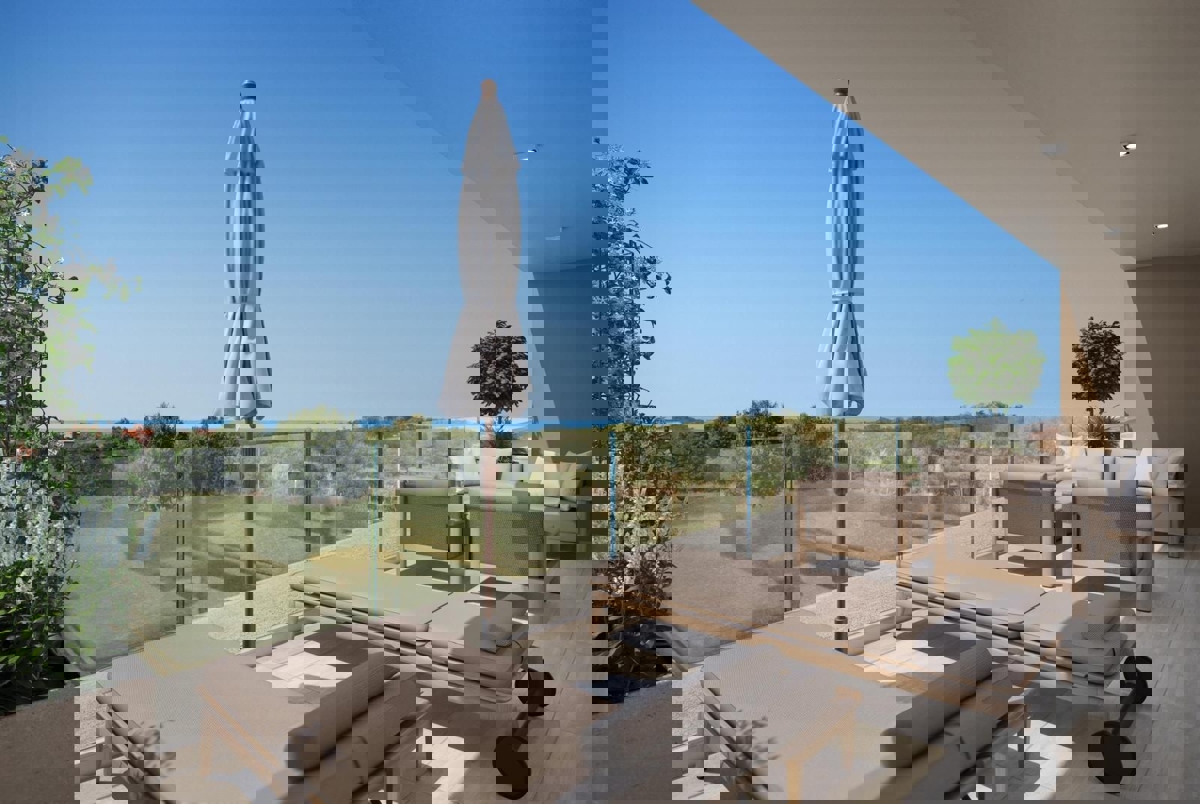 OKOLICA POREČA - PRODAJA DVOJNE HIŠE Z BAZENOM