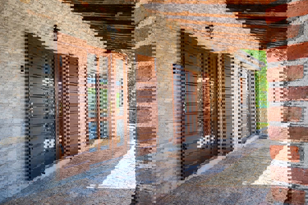 SVETI LOVREČ - RUSTIKALNA VILA NA PRODAJ
