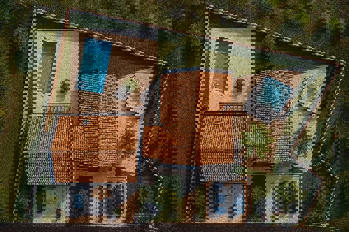 POREČ - PRITLIČNA HIŠA Z BAZENOM NAPRODAJ