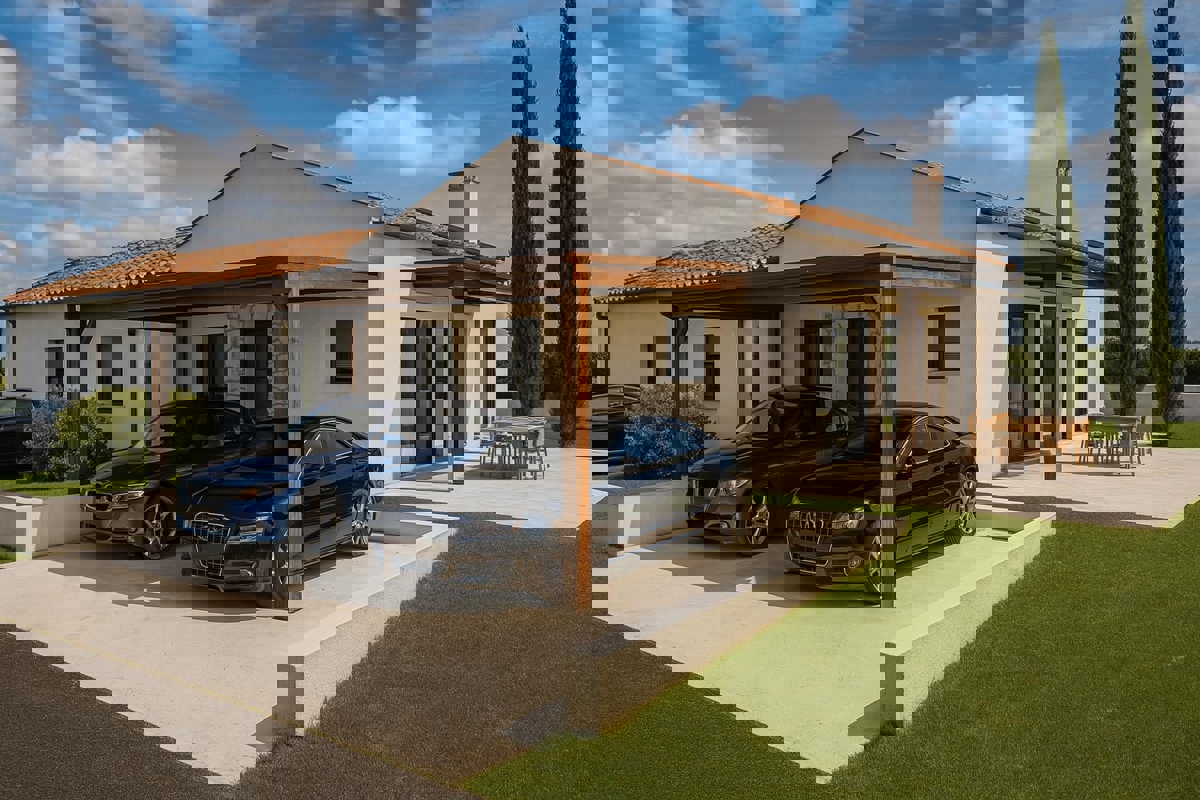 POREČ - PRITLIČNA HIŠA Z BAZENOM NAPRODAJ