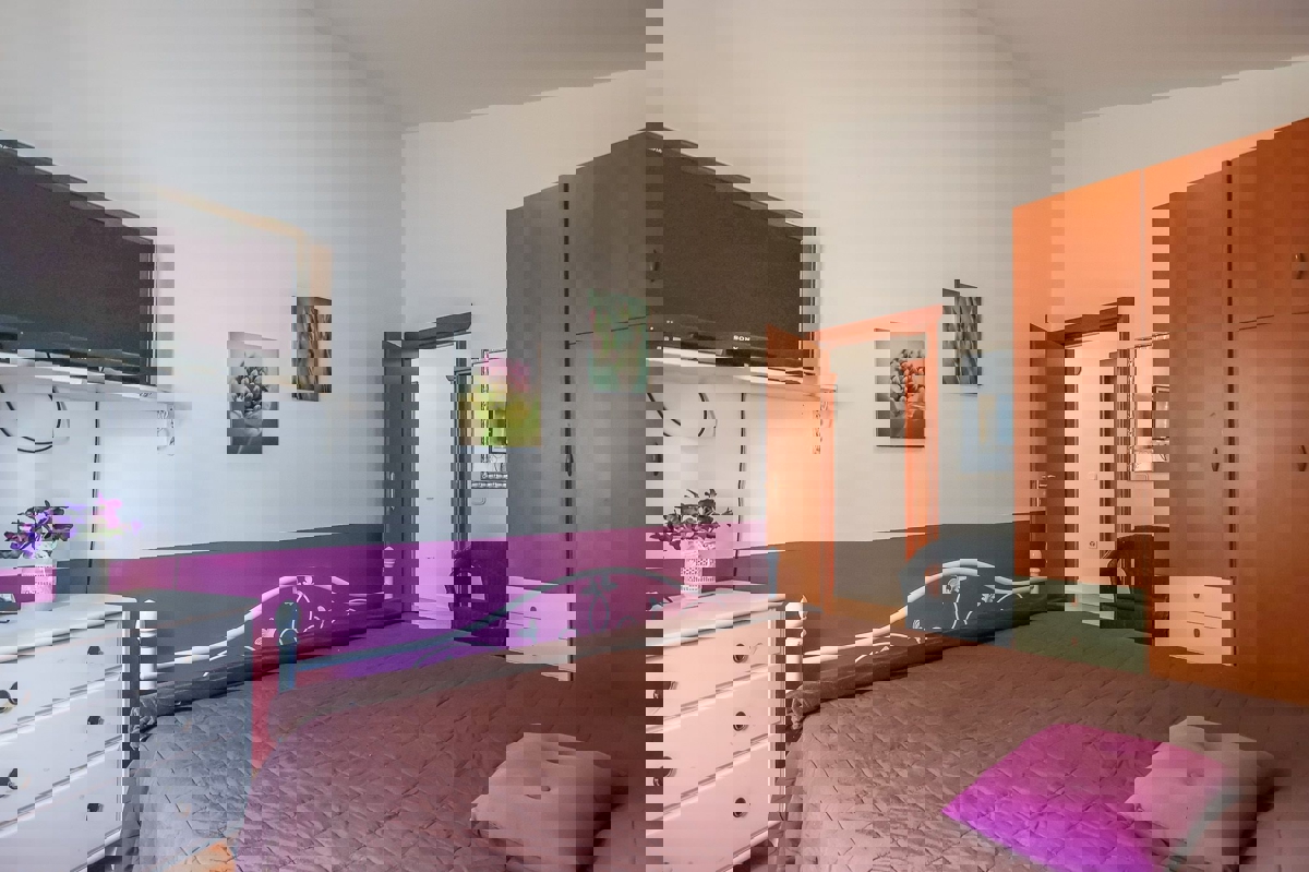 POREČ - PRITLIČNA HIŠA Z BAZENOM IN GARSOJO NAPRODAJ