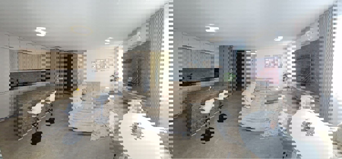 NOVIGRAD - PRITLIČNO STANOVANJE Z BAZENOM NAPRODAJ