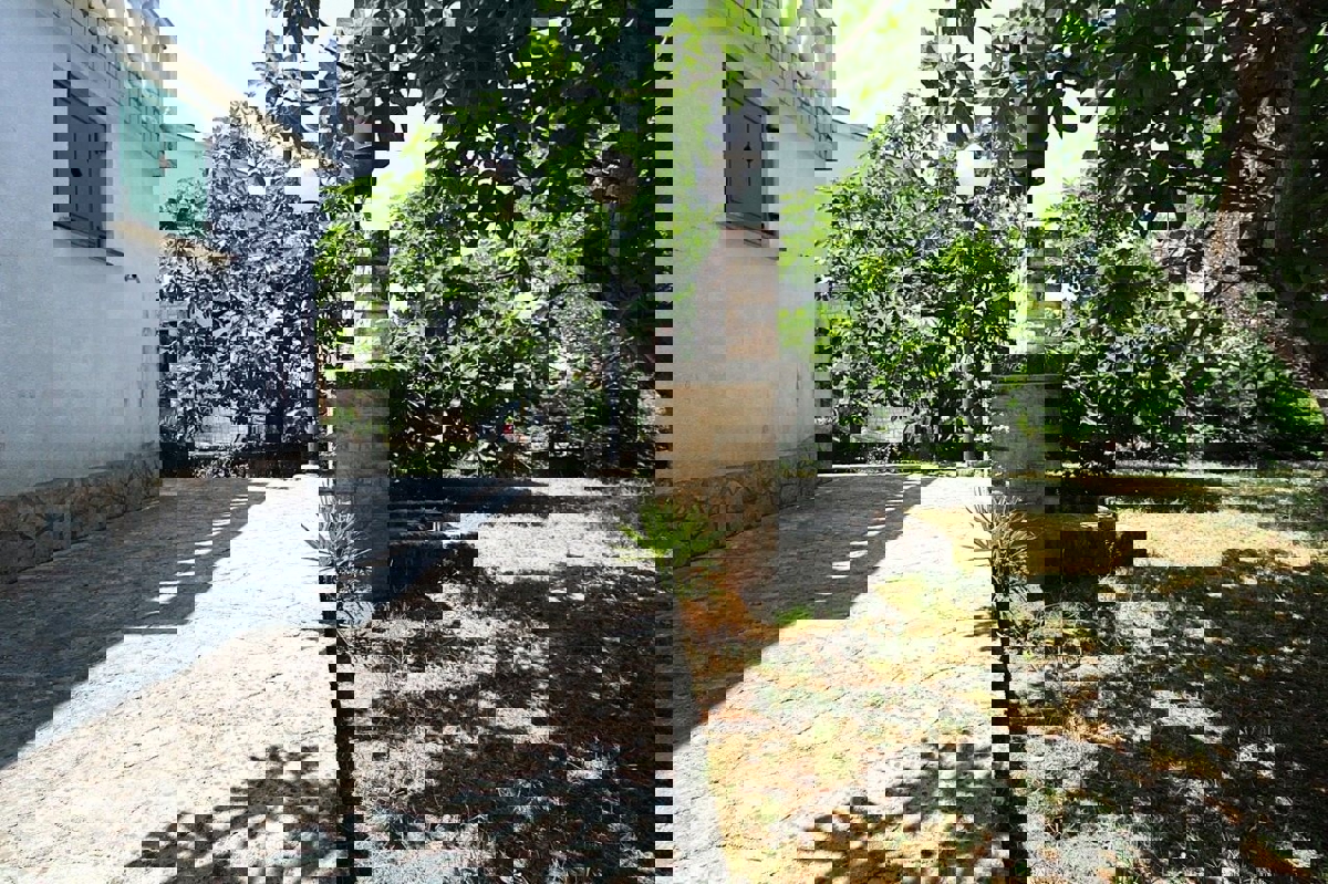 POREČ - DRUŽINSKA HIŠA NAPRODAJ