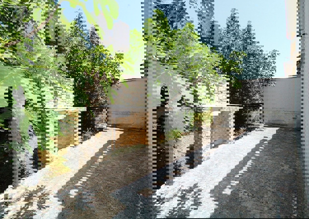 POREČ - DRUŽINSKA HIŠA NAPRODAJ