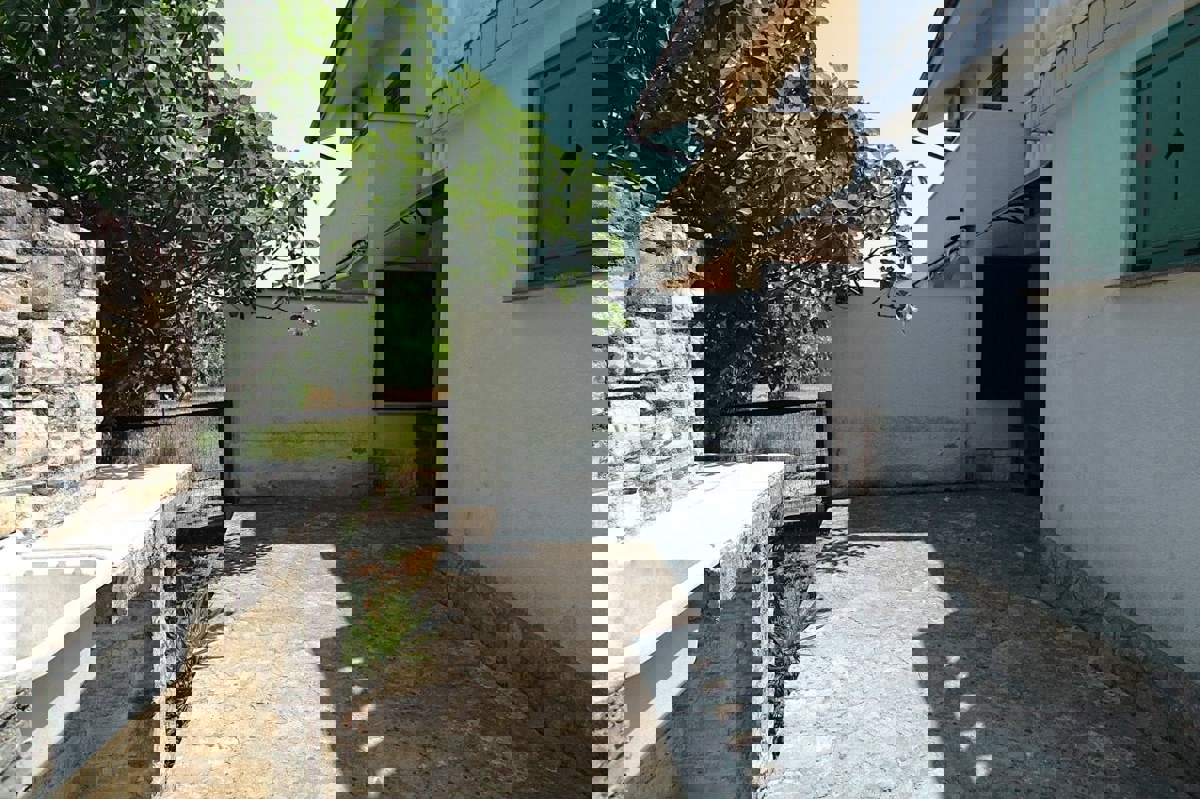 POREČ - DRUŽINSKA HIŠA NAPRODAJ