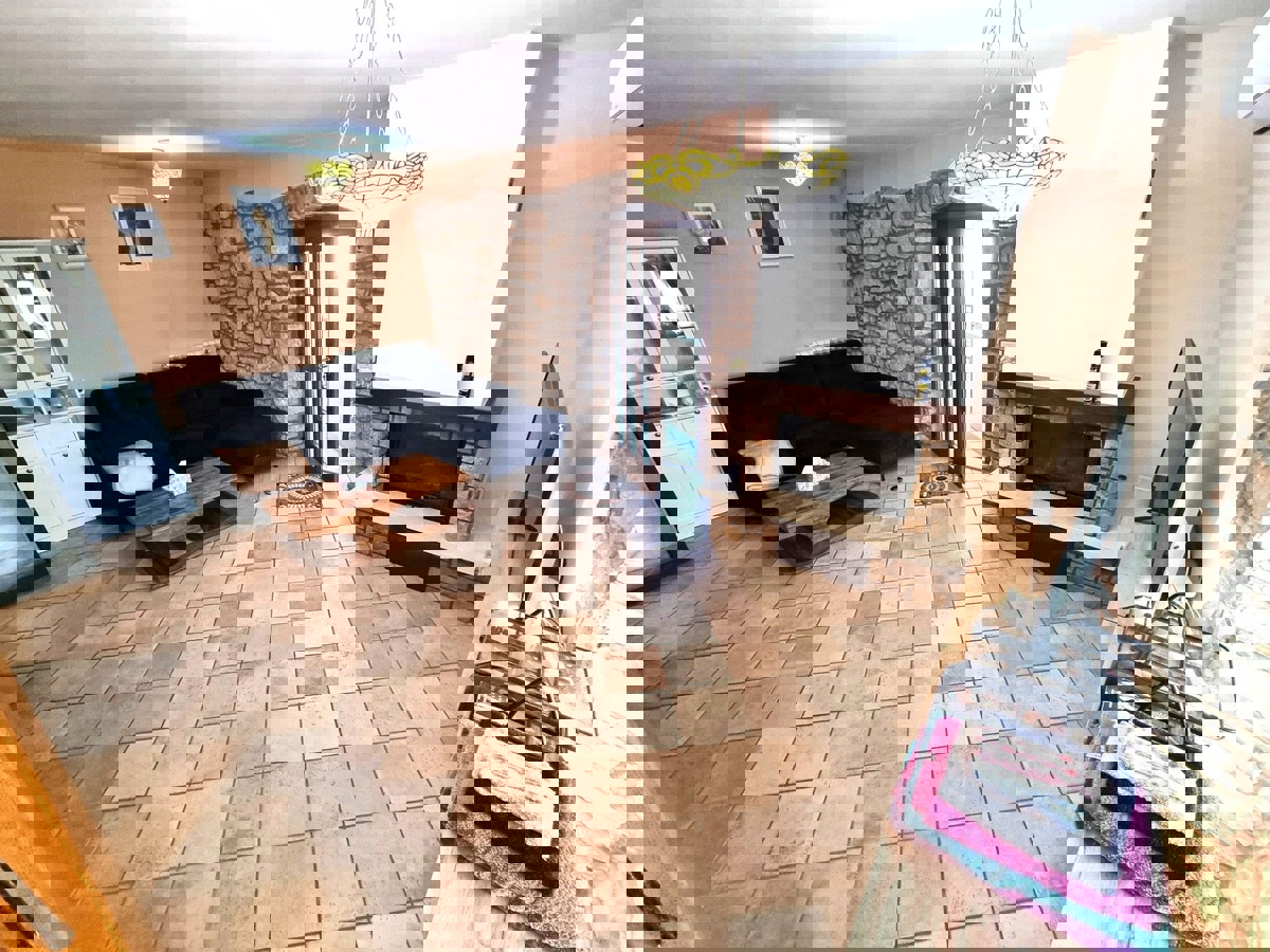 POREČ - KAMNITA HIŠA Z BAZENOM IN WELLNESSOM